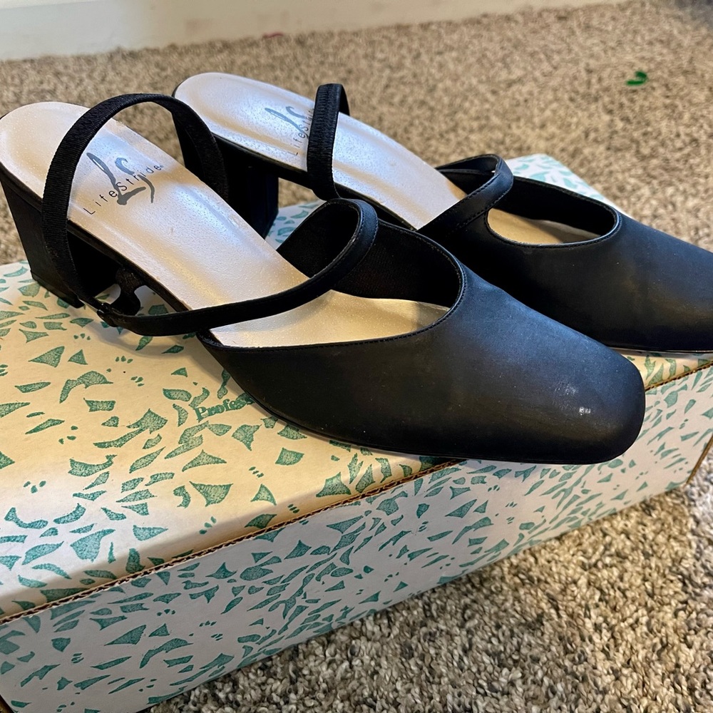 Life Stride Women’s Dress Shoes.